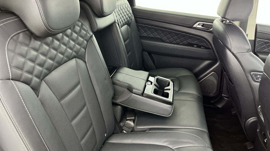 SsangYong Rexton Ultimate White #35