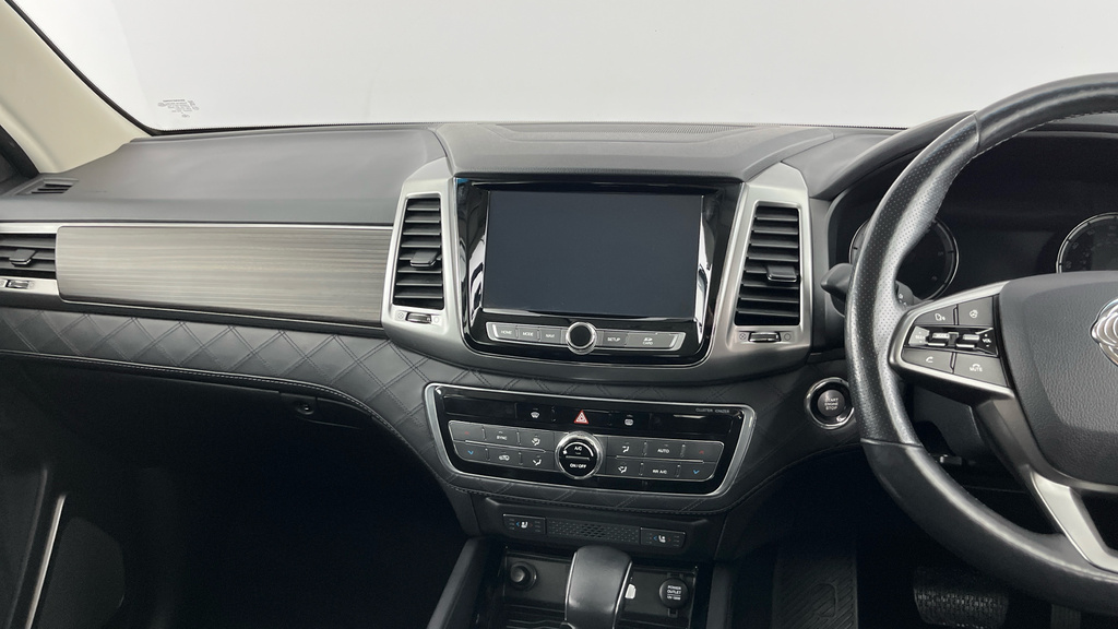 SsangYong Rexton Ultimate White #18