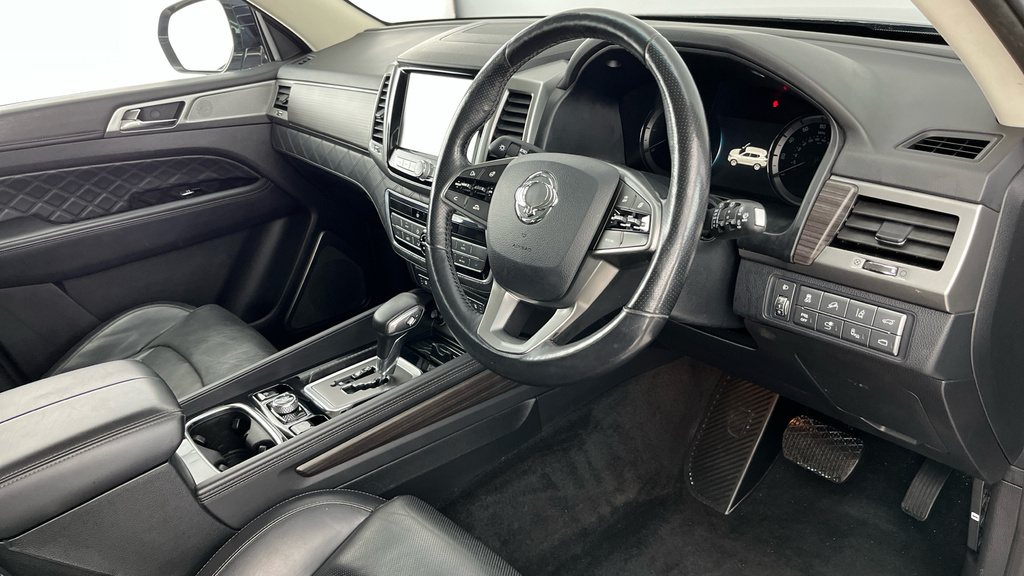 SsangYong Rexton Ultimate White #9