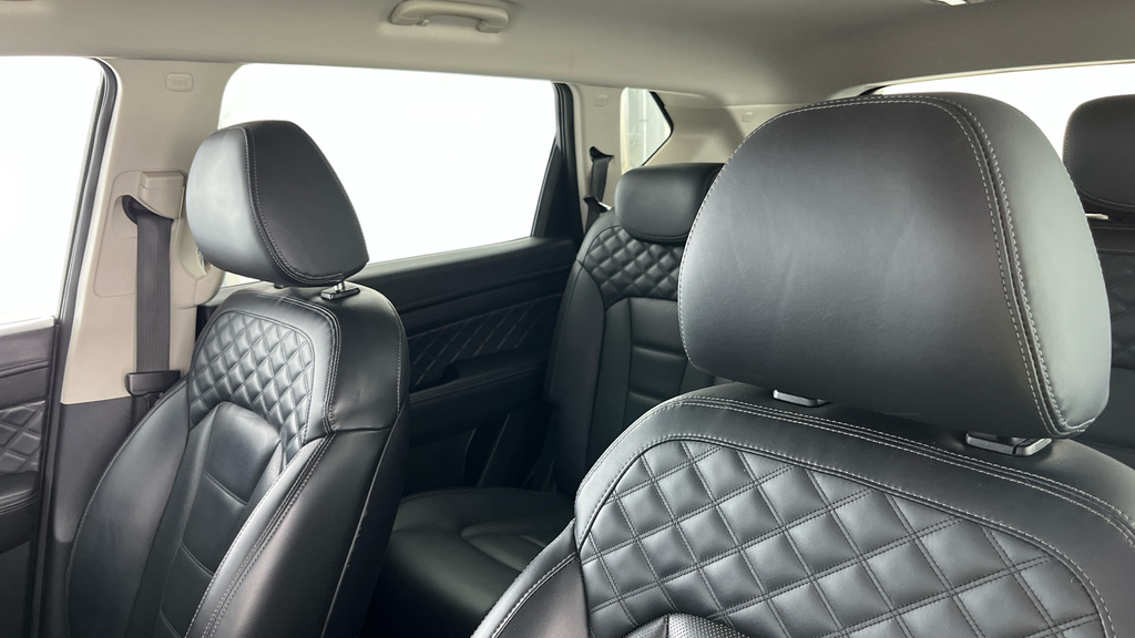 SsangYong Rexton Ultimate White #30