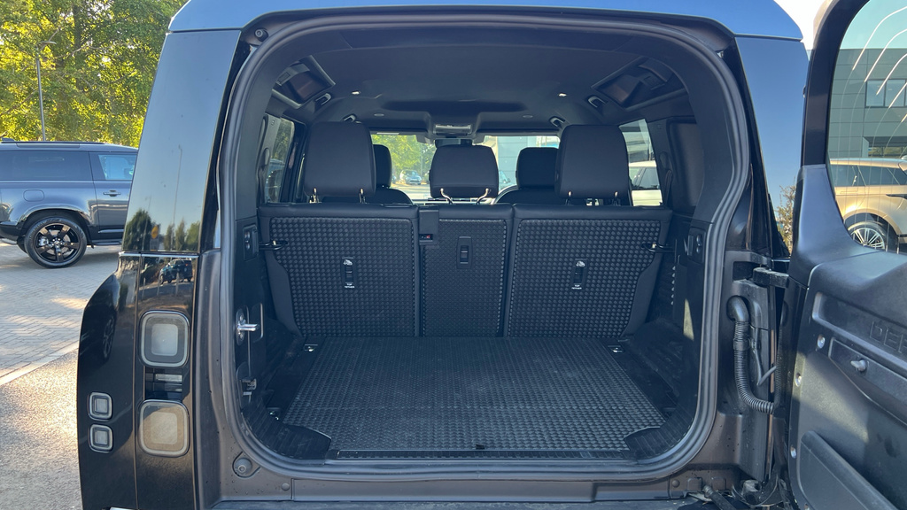 Land Rover Defender Octa  #22