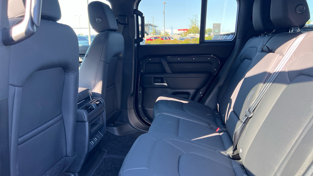 Land Rover Defender Octa  #20