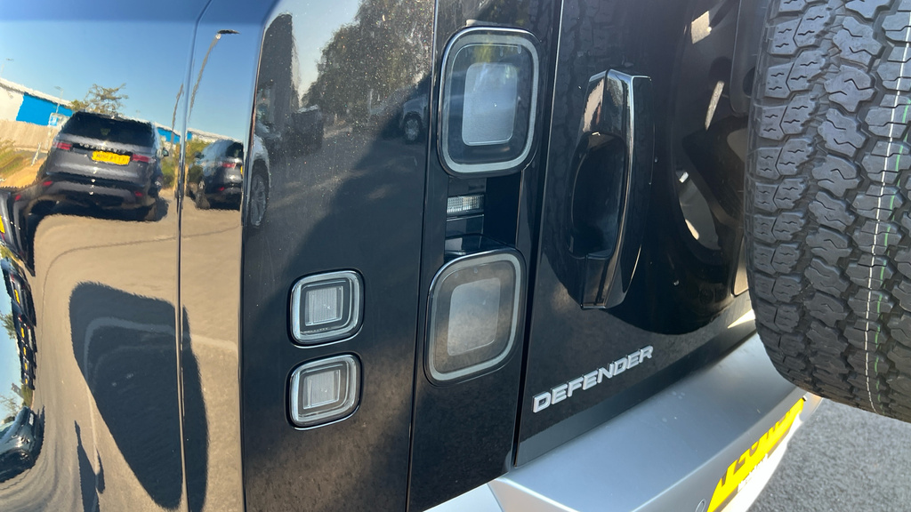 Land Rover Defender Octa  #37