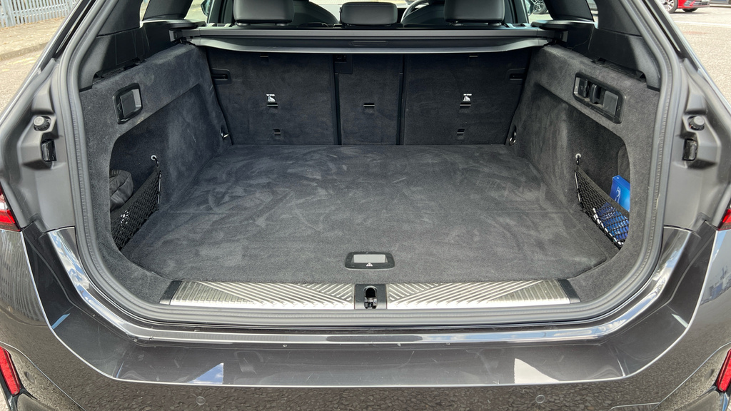 BMW 5 Series Saloon Black #18