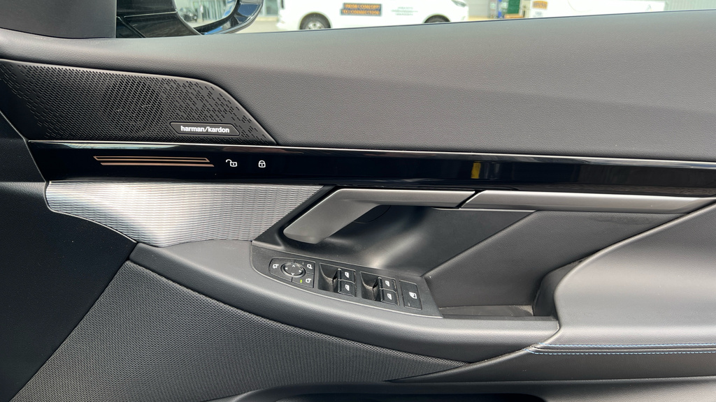 BMW 5 Series Saloon Black #38