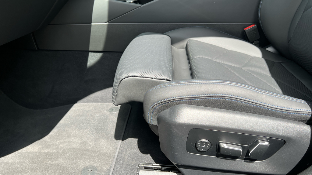 BMW 5 Series Saloon Black #37
