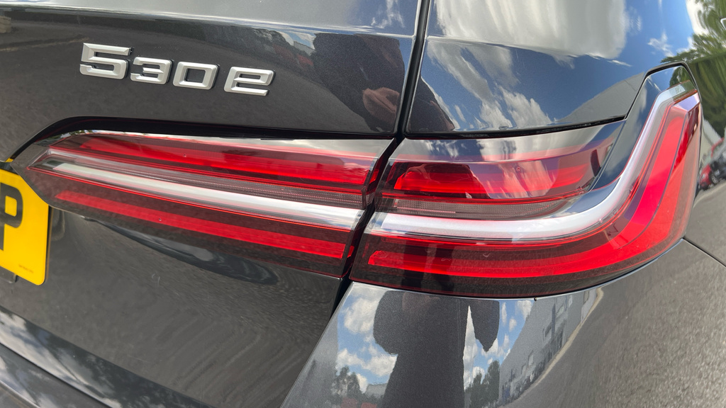 BMW 5 Series Saloon Black #31