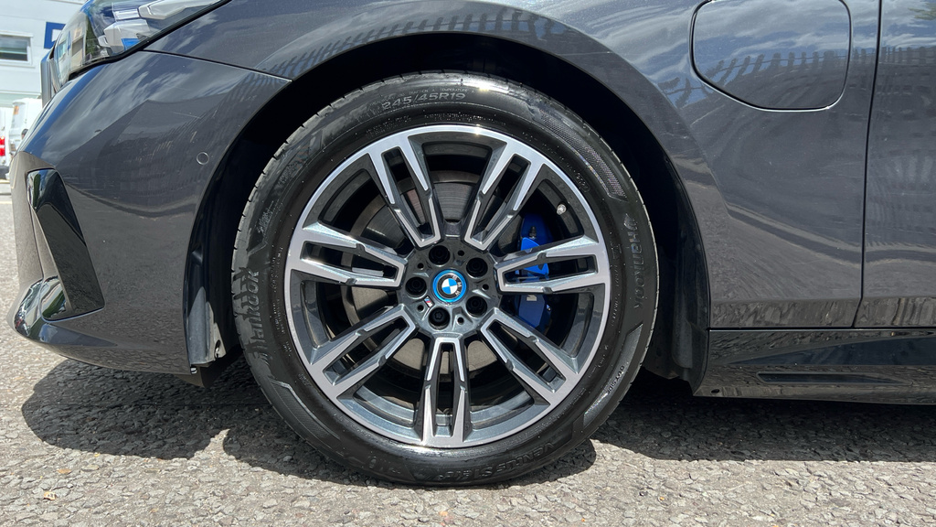 BMW 5 Series Saloon Black #25