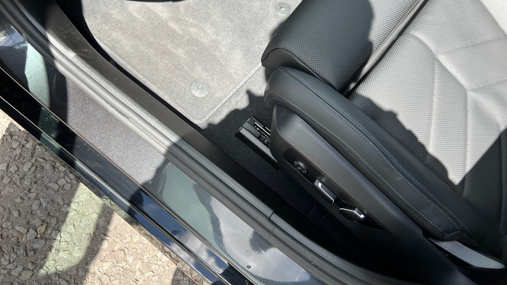 BMW 5 Series Saloon Black #40