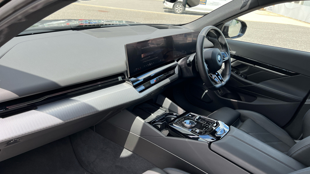 BMW 5 Series Saloon Black #10