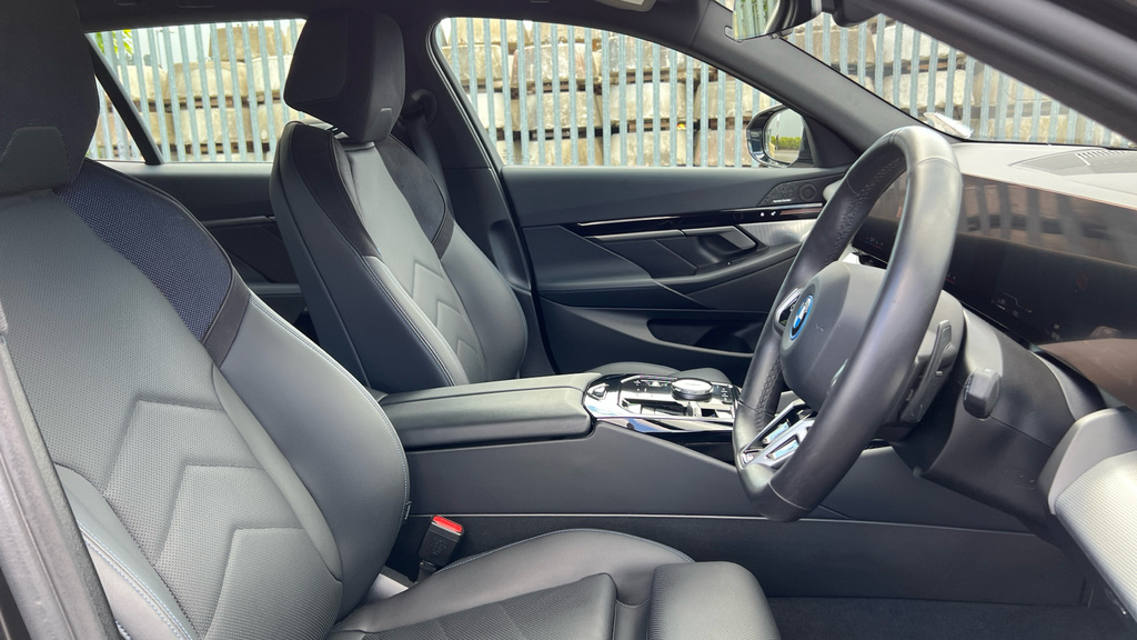 BMW 5 Series Saloon Black #16