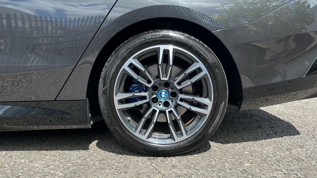 BMW 5 Series Saloon Black #26