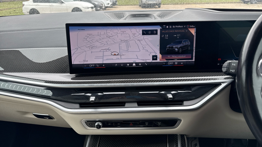 BMW X7 3L Excellence White #18