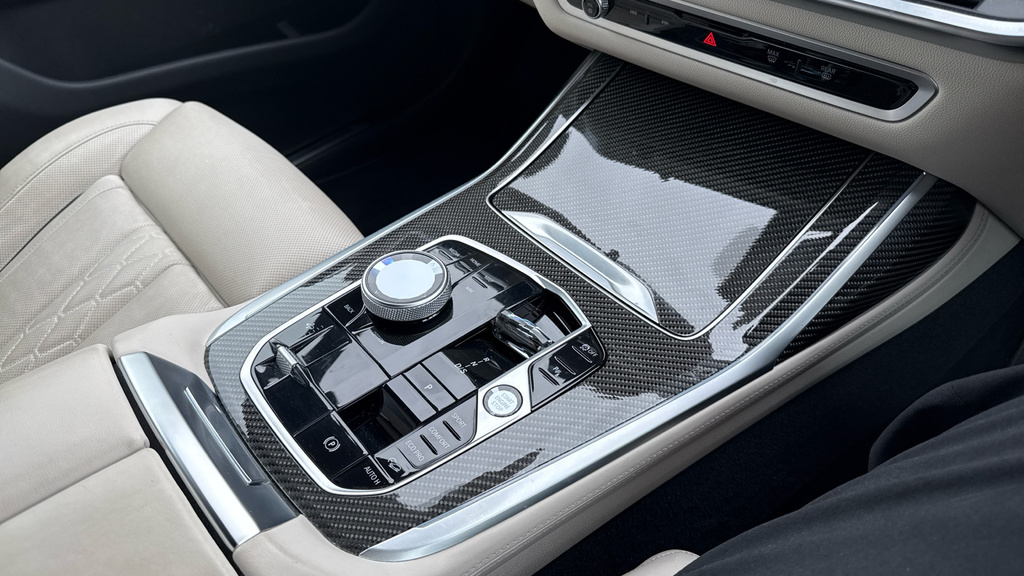 BMW X7 3L Excellence White #20