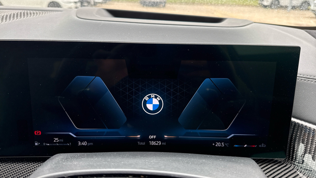 BMW X7 3L Excellence White #19
