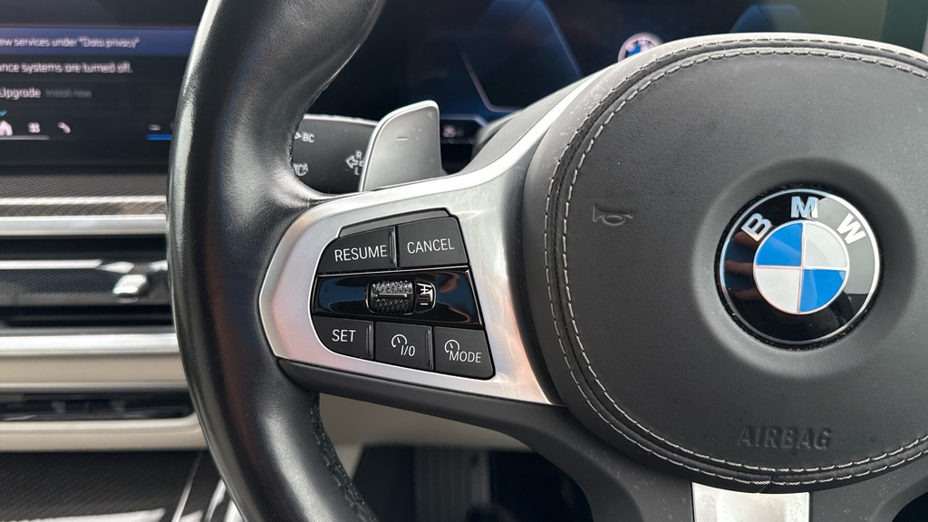 BMW X7 3L Excellence White #25