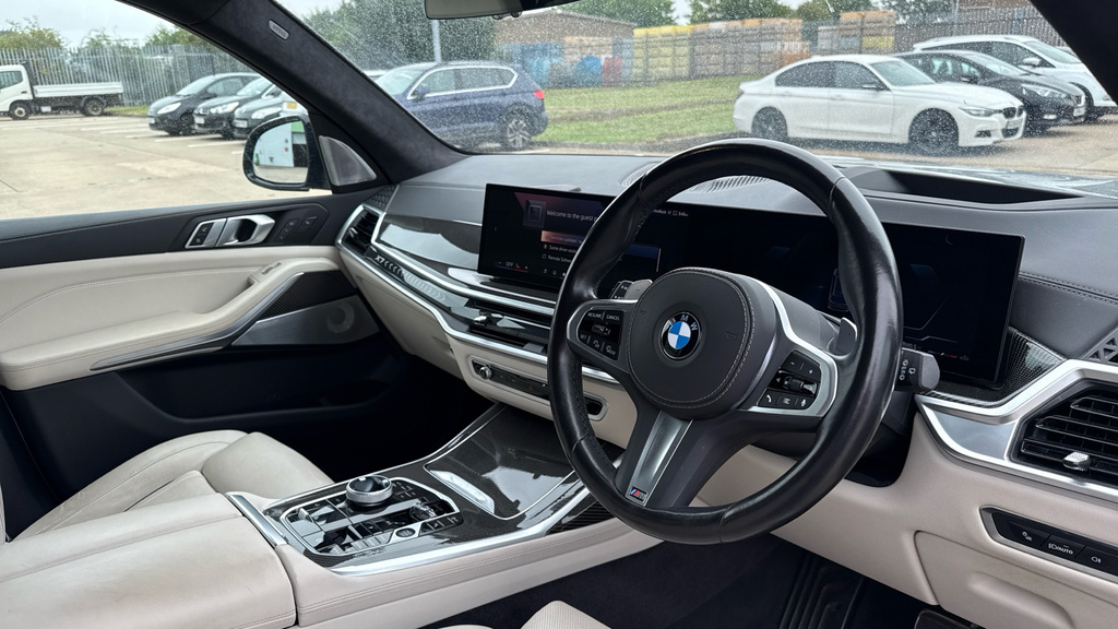BMW X7 3L Excellence White #9