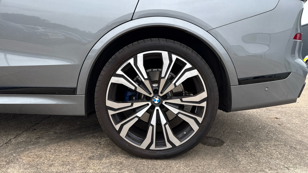 BMW X7 3L Excellence White #30
