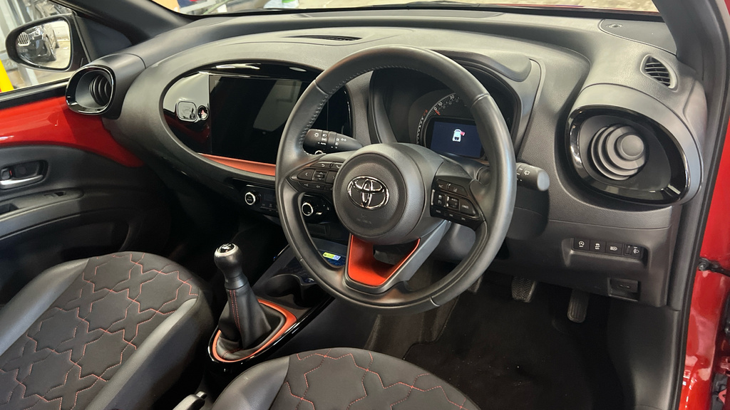 Toyota Aygo X 1L Edge White #14