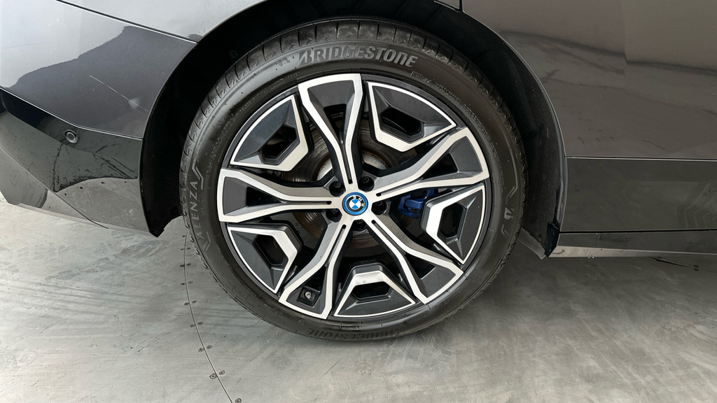 BMW iX M Sport Black #25