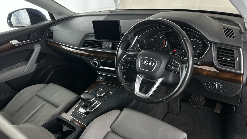 Audi Q5 Sport Black #11