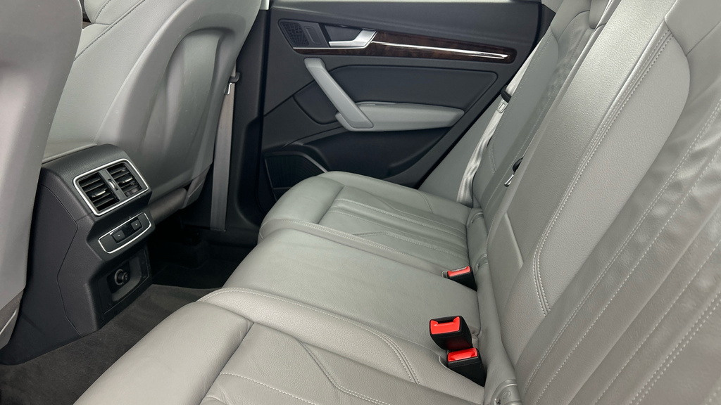 Audi Q5 Sport Black #19