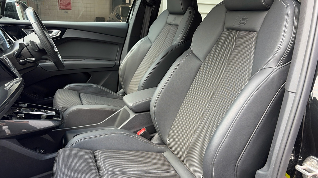 Audi Q4 E Tron Q4 E-tron Sport 40 Black #24