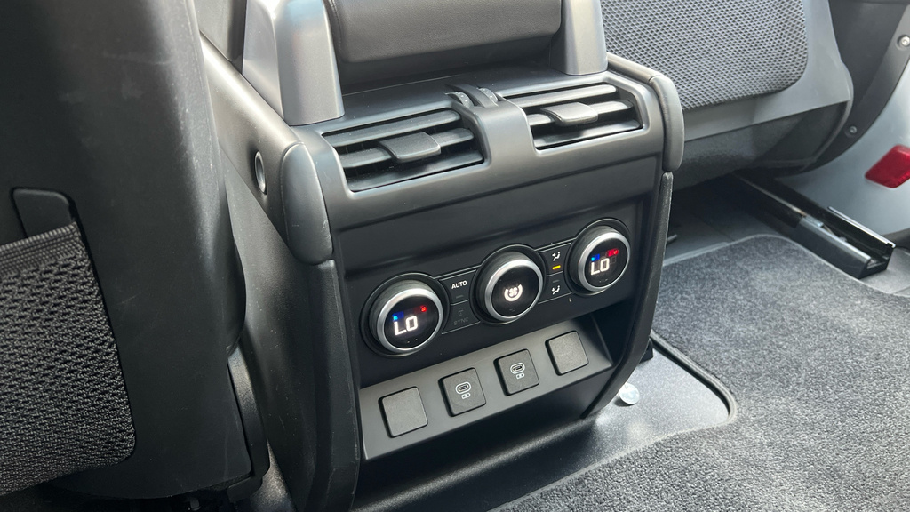 Land Rover Defender   #66