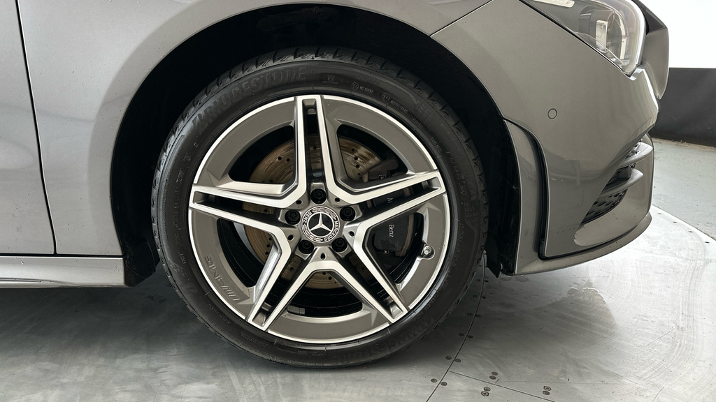 Mercedes-Benz CLA Class 200 Amg Line Executive Tip Black #30