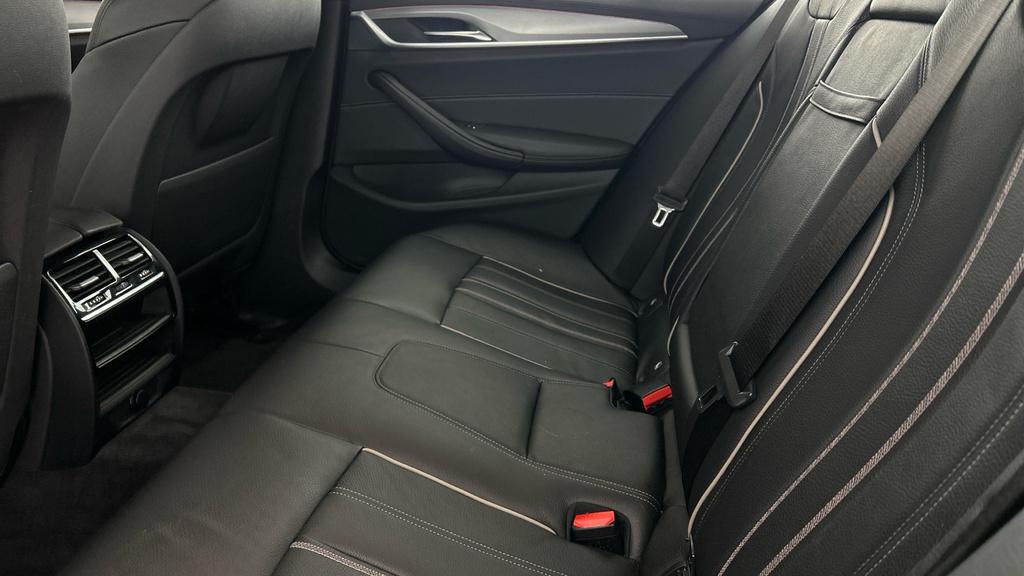 BMW 5 Series  Black #19