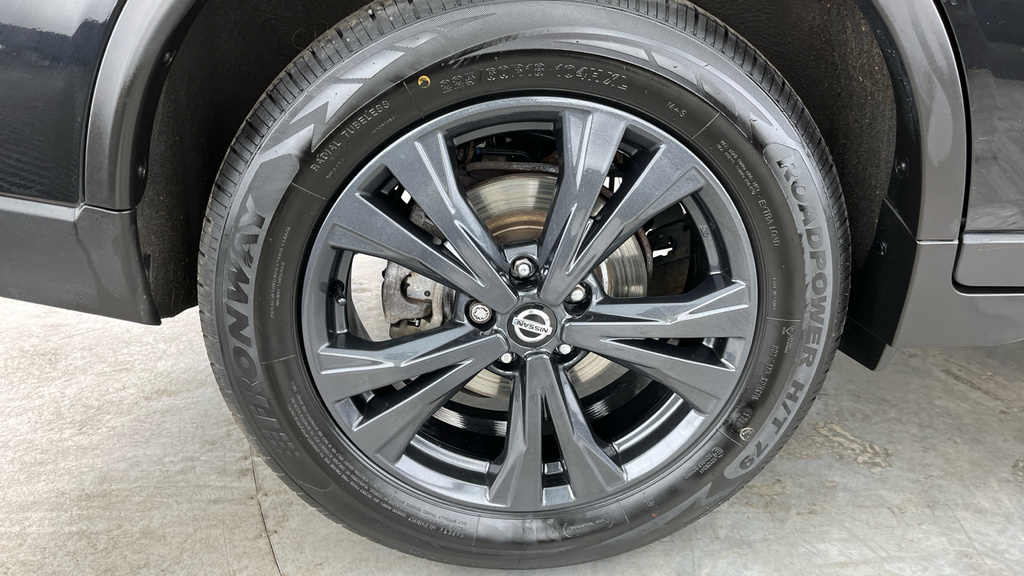 Nissan X-Trail Tekna Black #29