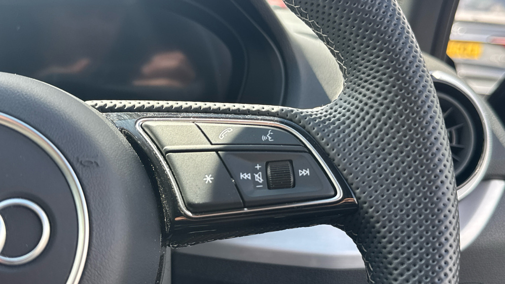 Audi Q2 35 Tfsi Black Edition S Tronic Tech Pro Grey #27