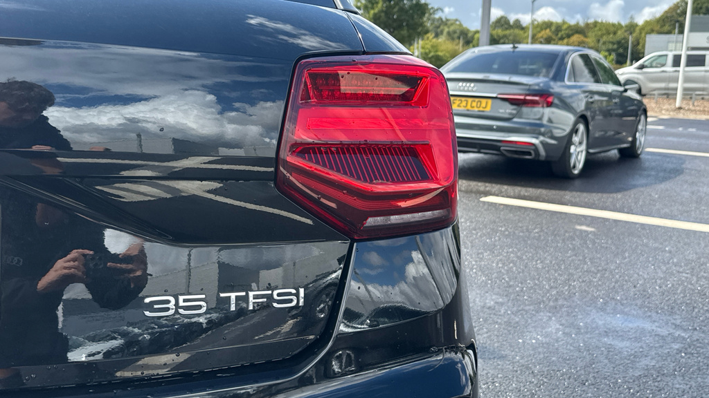Audi Q2 35 Tfsi Black Edition S Tronic Tech Pro Grey #37