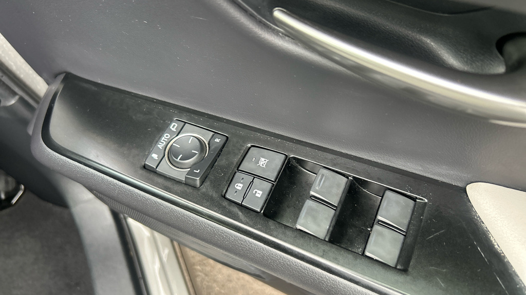 Lexus UX Hybrid White #21