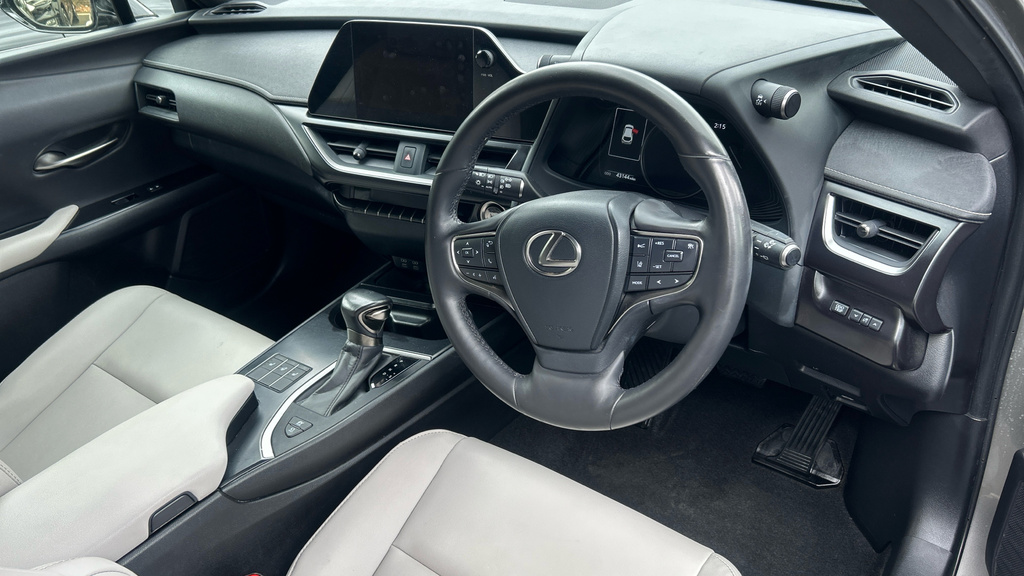 Lexus UX Hybrid White #9
