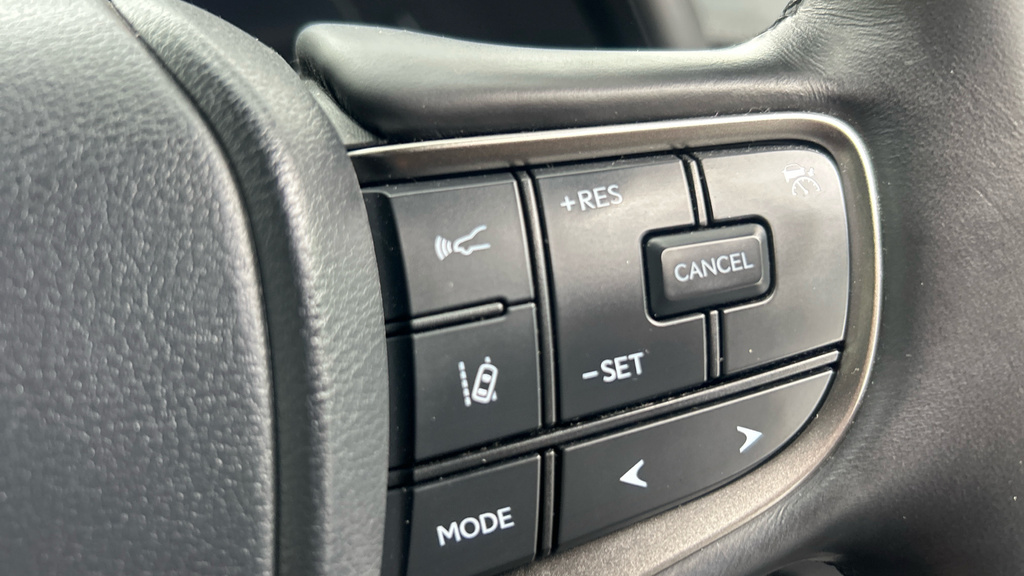 Lexus UX Hybrid White #26