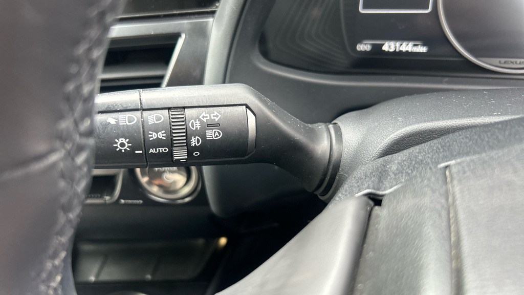 Lexus UX Hybrid White #27