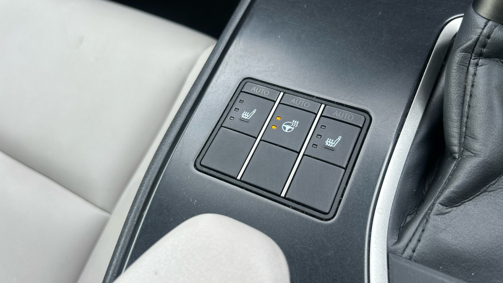 Lexus UX Hybrid White #31