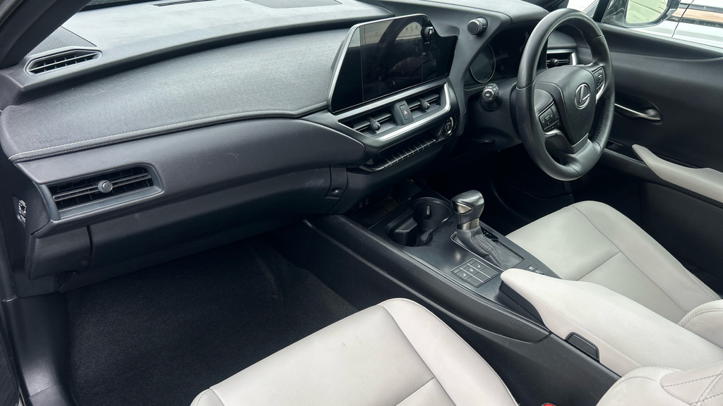 Lexus UX Hybrid White #10