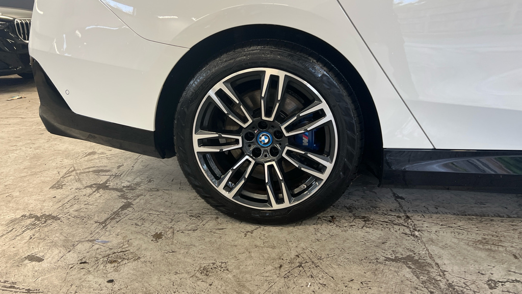 BMW i5 Saloon Grey #30