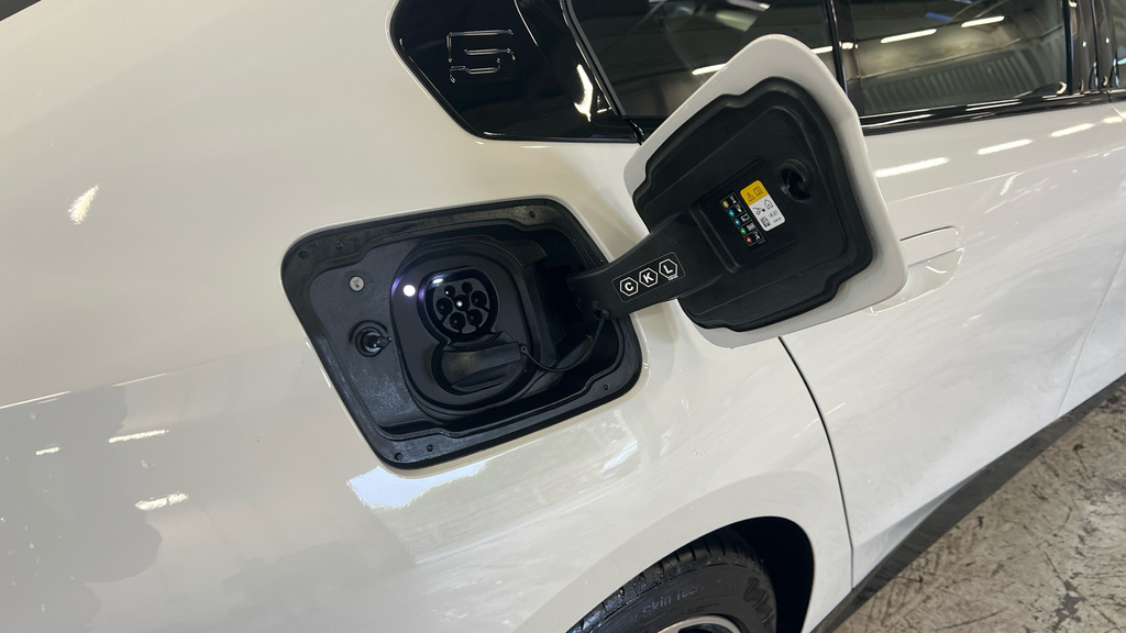 BMW i5 Saloon Grey #34