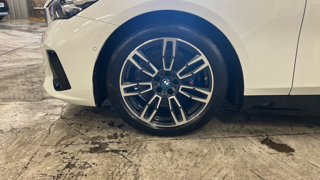 BMW i5 Saloon Grey #28