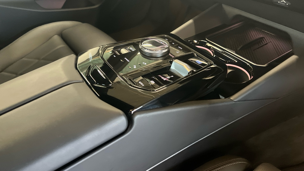 BMW i5 Saloon Grey #18