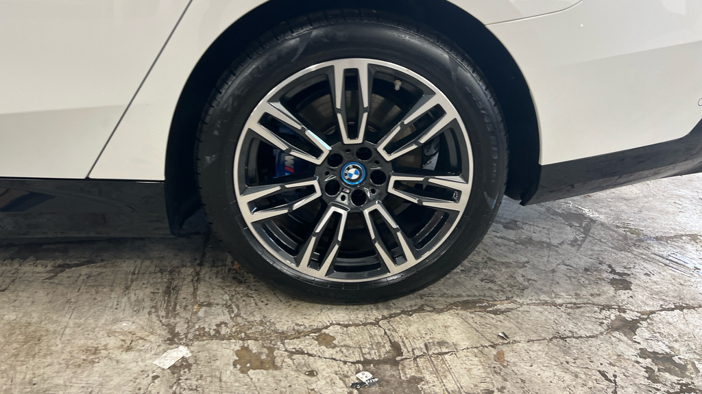 BMW i5 Saloon Grey #29