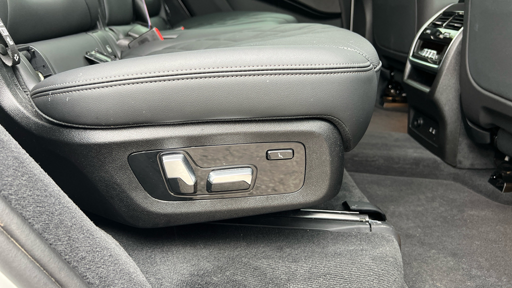 BMW X7 Xdrive M60i Step Grey #44
