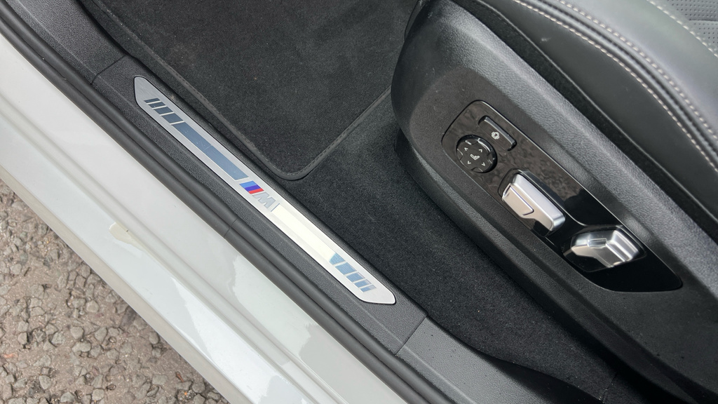 BMW X7 Xdrive M60i Step Grey #40