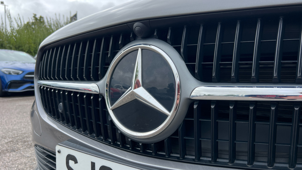 Mercedes-Benz B Class Hatchback White #37