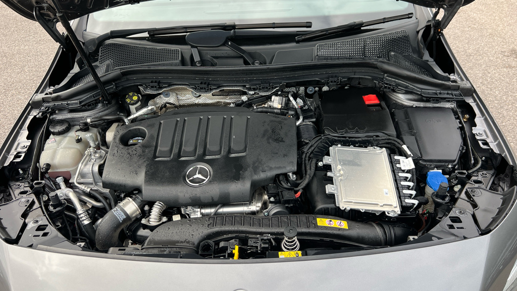 Mercedes-Benz B Class Hatchback White #24