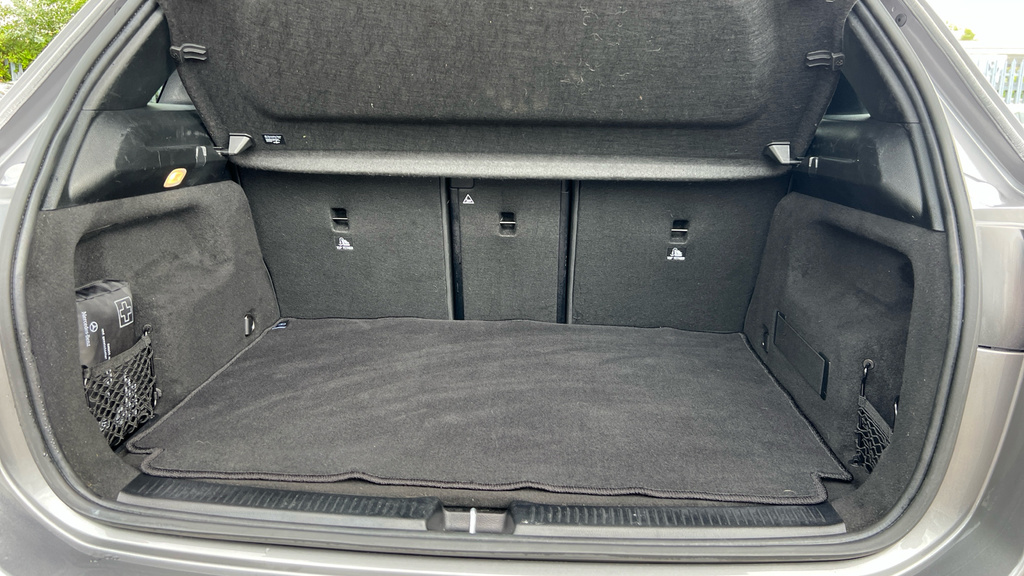 Mercedes-Benz B Class Hatchback White #31