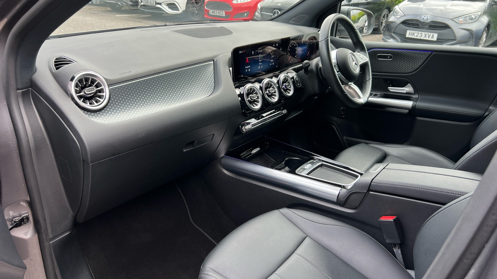 Mercedes-Benz B Class Hatchback White #13